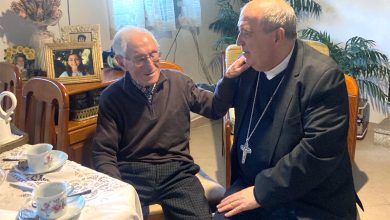 Photo of João de Almeida, de 109 anos, recebeu a visita do Bispo
