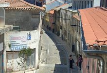 Photo of Fachada de casa devoluta ameaça ruir em Viseu. Rua João Mendes (rua das bocas) cortada ao trânsito.