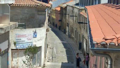 Photo of Fachada de casa devoluta ameaça ruir em Viseu. Rua João Mendes (rua das bocas) cortada ao trânsito.